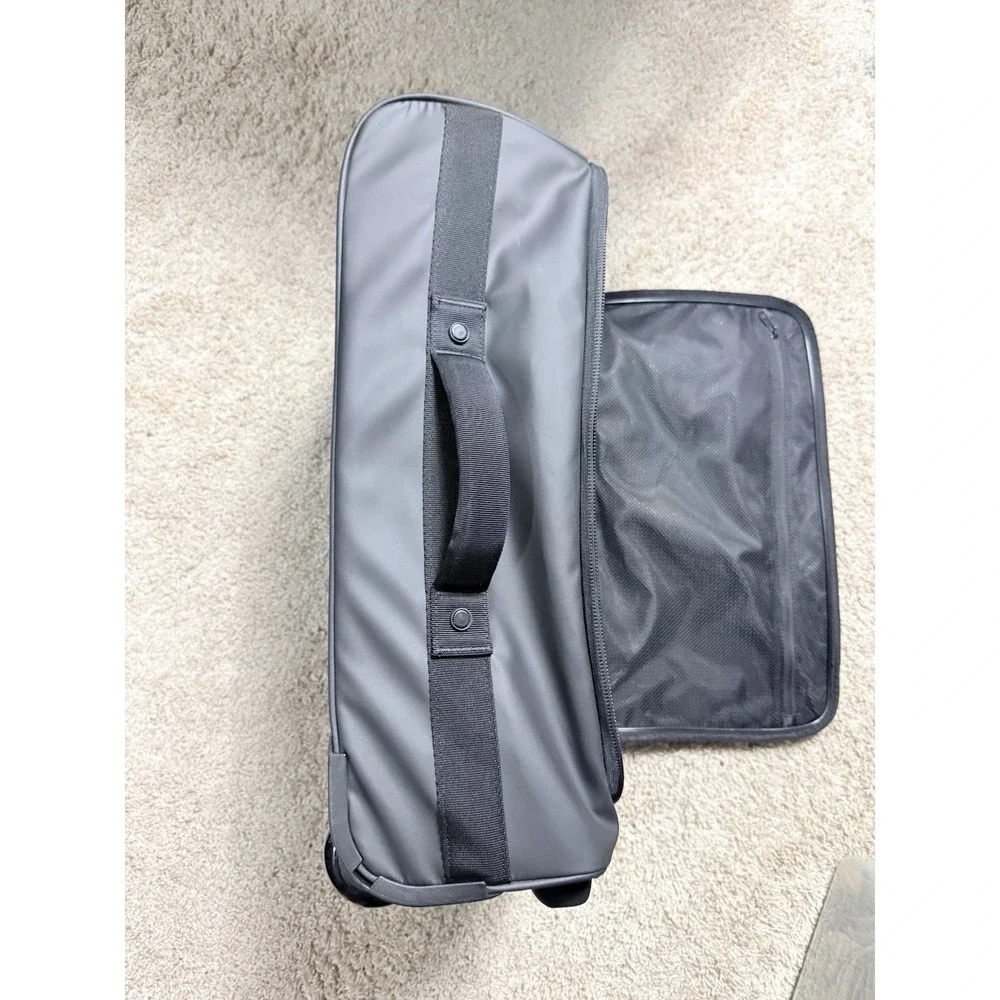 Oakley Endless Adventure Carry-On Luggage FOS901349  Tree Logo The Classic EUC‎
